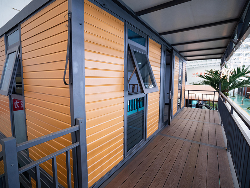 Maison modulaire extensible double face à toit plat à deux niveaux