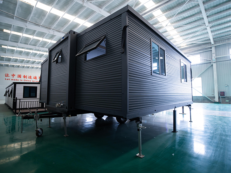 Maison extensible à double aile montée sur remorque