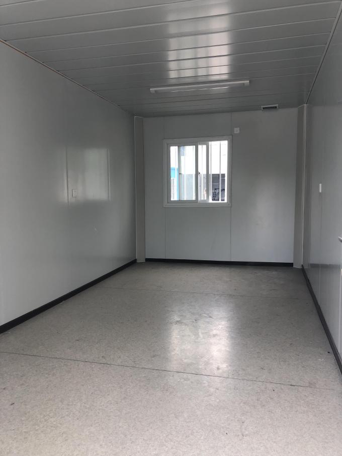 Série de maisons de conteneurs emballées à plat
